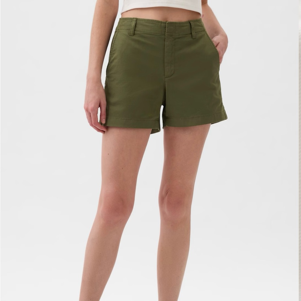 GAP Women's 4” Downtown Khaki Army Green Shorts